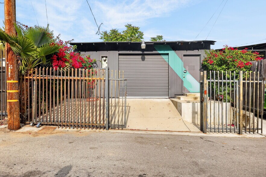 9939 Commerce Ave, Tujunga, CA à vendre - Photo du bâtiment - Image 3 de 30
