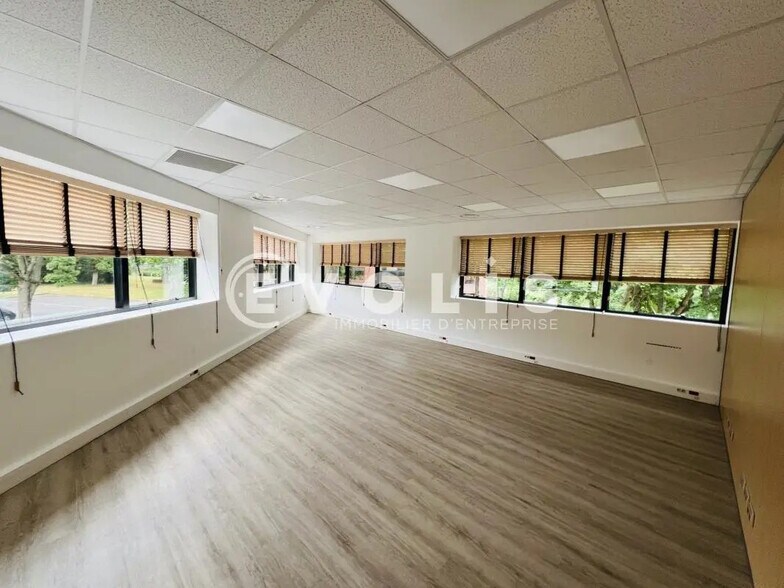 Bureau dans Champs-sur-Marne à louer - Photo intérieure - Image 2 de 9