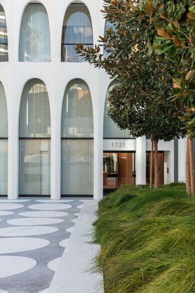 9720 Wilshire Blvd, Beverly Hills, CA à louer - Photo du bâtiment - Image 3 de 15