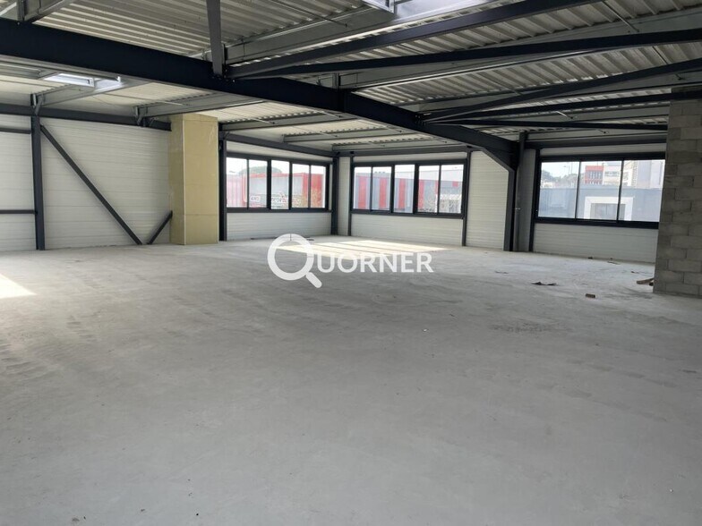 Retail in Frejus for lease - Interior Photo - Image 3 of 3