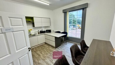 Peache Way, Nottingham for lease Interior Photo- Image 2 of 3