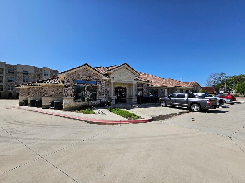 800 N Plano Rd, Richardson, TX à vendre - Photo du bâtiment - Image 2 de 41