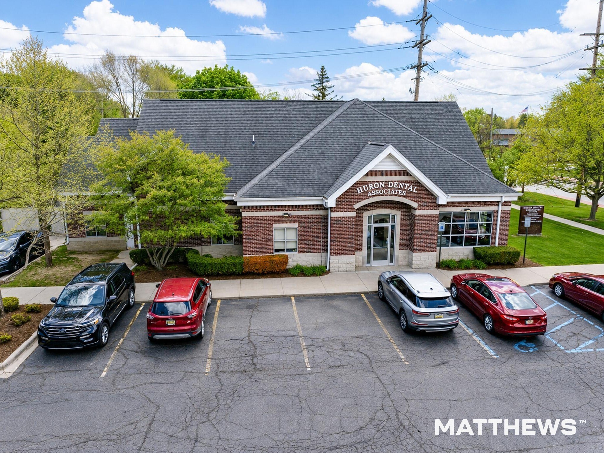 18757 Huron River Dr, New Boston, MI à vendre Photo principale- Image 1 de 6