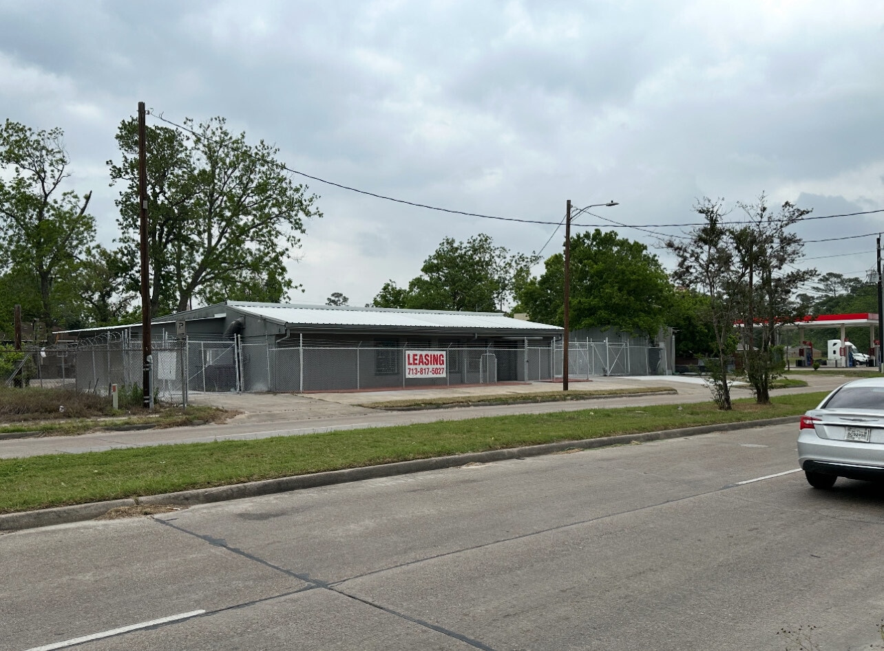 7001 Weaver Rd, Houston, TX for lease Primary Photo- Image 1 of 23