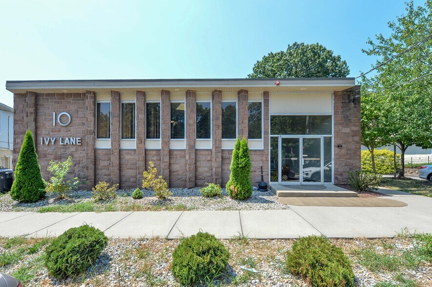 10 W Ivy Ln, Englewood, NJ à louer - Photo du bâtiment - Image 3 de 13