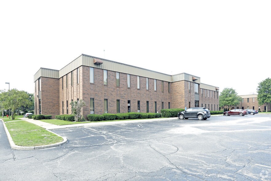 40500 Ann Arbor Rd, Plymouth, MI à louer - Photo du bâtiment - Image 3 de 7