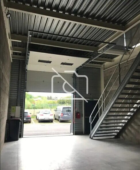 Industrial in Neuilly-Plaisance for lease - Building Photo - Image 3 of 3