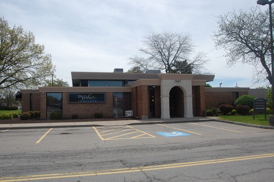 2465 W Ridge Rd, Rochester, NY à louer - Photo du bâtiment - Image 1 de 15