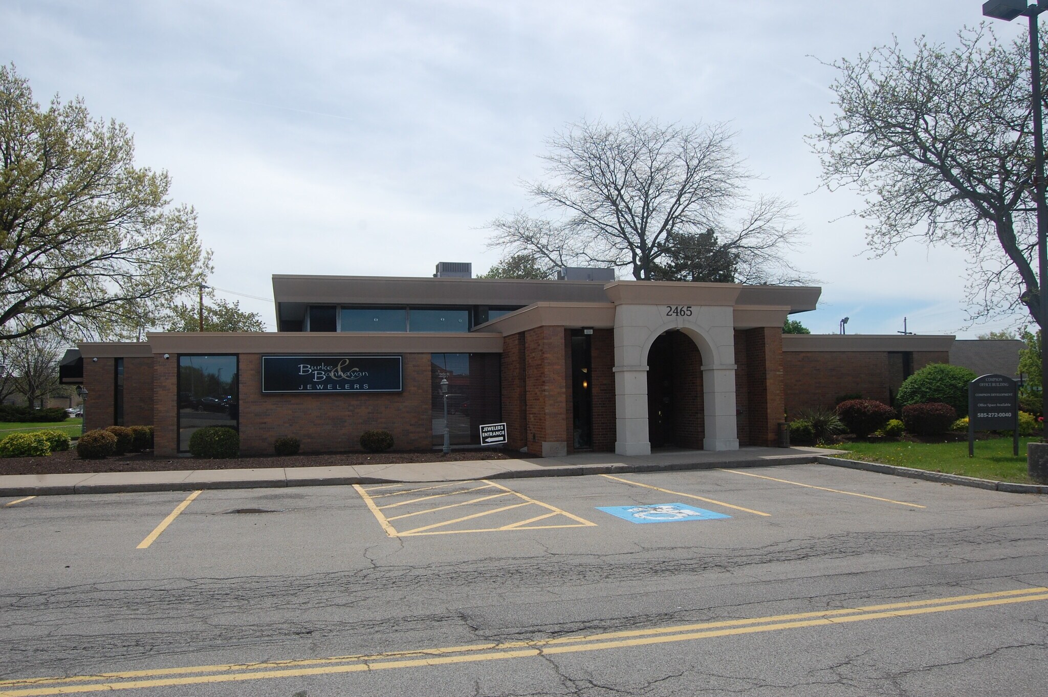 2465 W Ridge Rd, Rochester, NY à louer Photo du bâtiment- Image 1 de 16