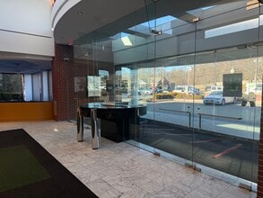 2822 Middle Country Rd, Lake Grove, NY for lease Building Photo- Image 2 of 5