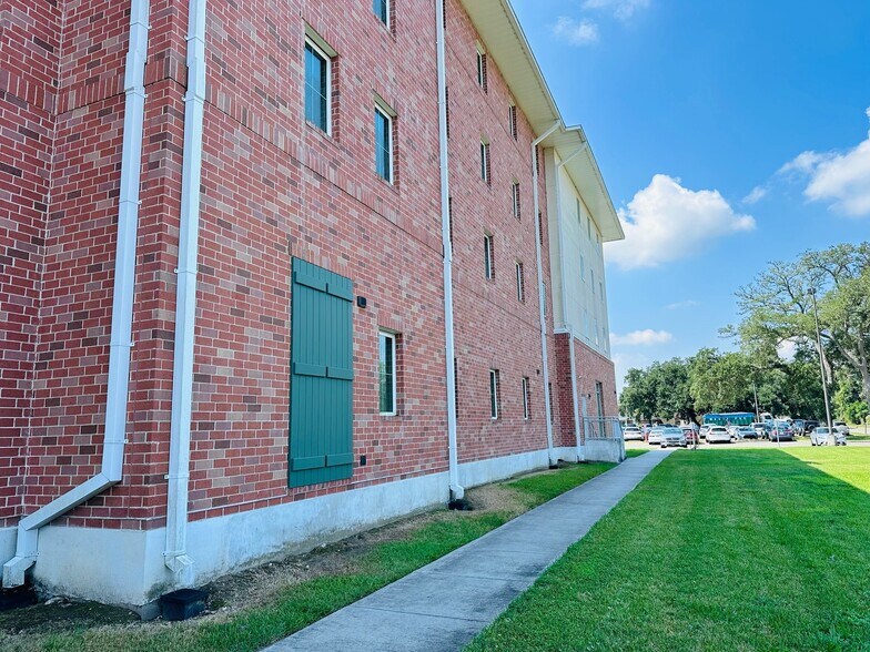 4117 Woodland Dr, New Orleans, LA à vendre - Photo du bâtiment - Image 3 de 24