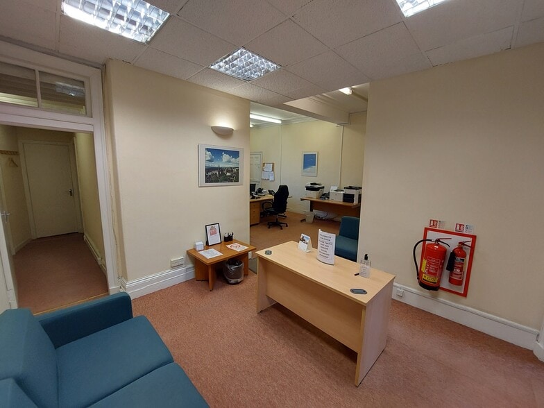 9 South Tay St, Dundee for lease - Building Photo - Image 3 of 6