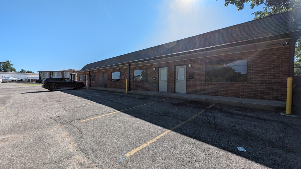 2010 Ironwood Cir, South Bend, IN for lease - Building Photo - Image 2 of 10