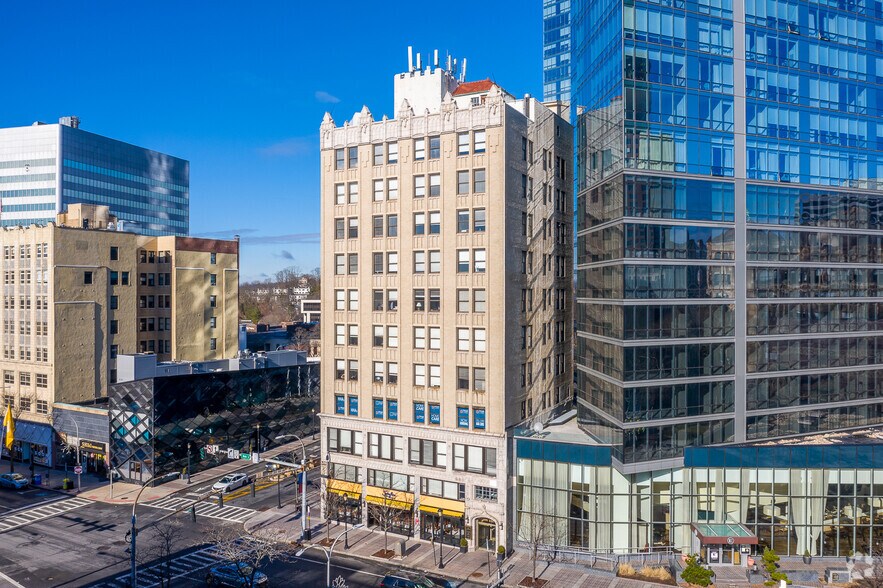 199 Main St, White Plains, NY à louer - Photo du bâtiment - Image 3 de 7