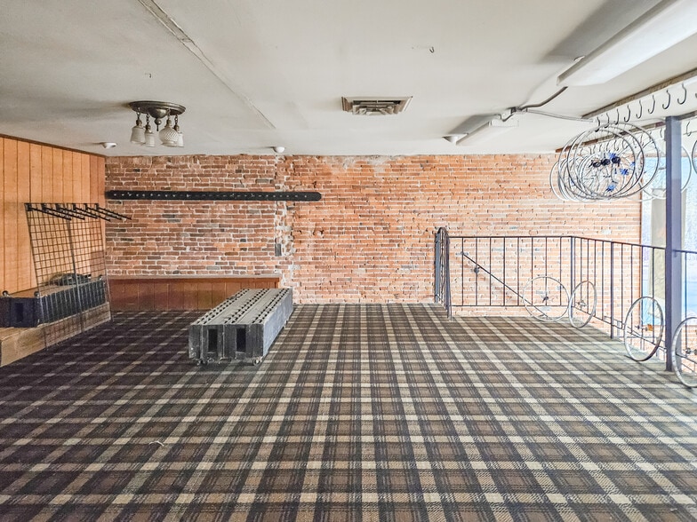 424 1st Ave SW, Albany, OR à vendre - Photo intérieure - Image 2 de 9