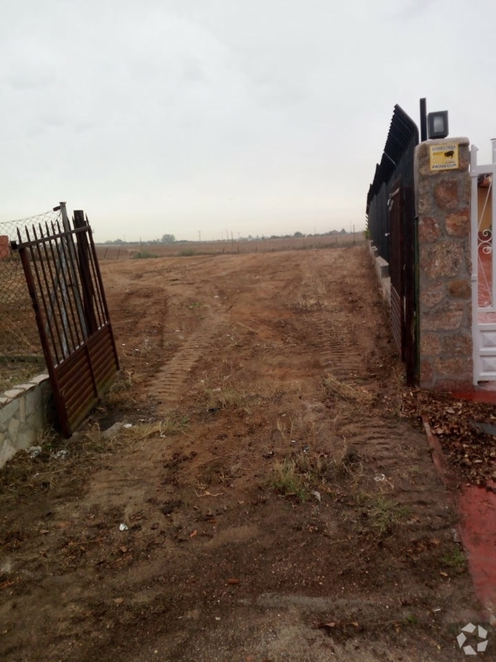 Calle Sierra de Aracena, 30, El Viso de San Juan, Toledo for sale Primary Photo- Image 1 of 6