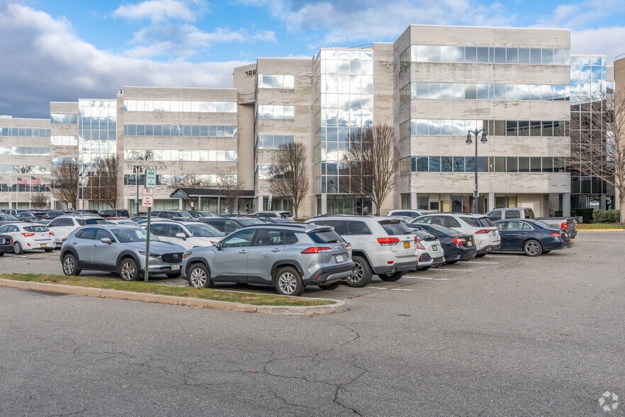 1225 Franklin Ave, Garden City, NY for lease - Building Photo - Image 3 of 7