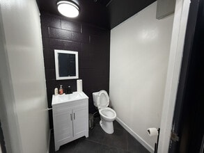 1001 W Tremont Ave, Charlotte, NC à louer Photo intérieure- Image 2 de 5