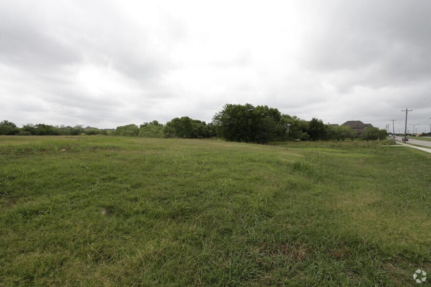 2039 Rufe Snow Dr, Keller, TX à louer - Photo du bâtiment - Image 3 de 5