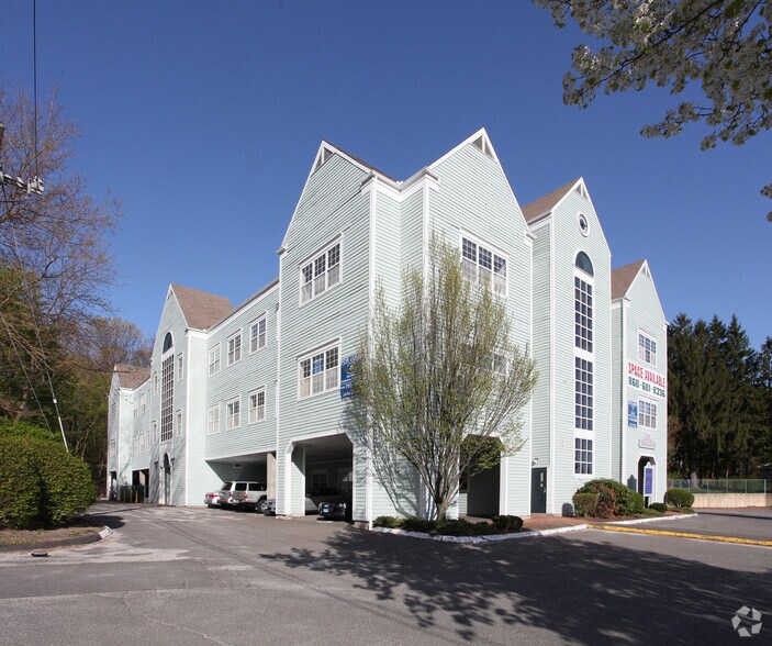 680-686 Main St, Watertown, CT for lease - Primary Photo - Image 3 of 10