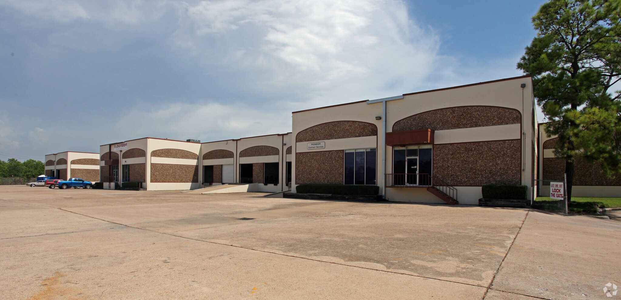 2550 Spenwick Dr, Houston, TX à vendre Photo principale- Image 1 de 1