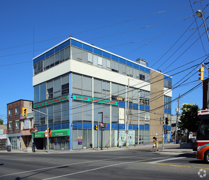 2944 Danforth Ave, Toronto, ON for lease - Primary Photo - Image 1 of 4