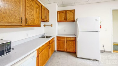 124 College St, Asheville, NC for sale Interior Photo- Image 2 of 10