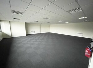 Industrial in Gonesse for lease Interior Photo- Image 1 of 3