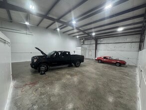105 N Chestnut St, Belton, MO for lease Interior Photo- Image 1 of 7