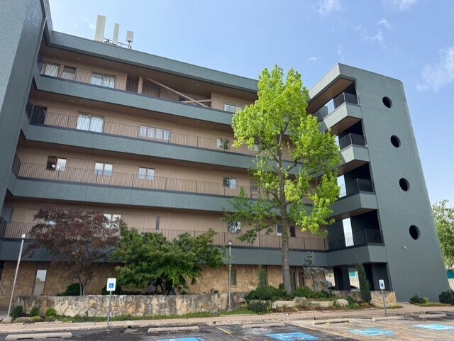 2801 Parklawn Dr, Midwest City, OK for lease Building Photo- Image 1 of 41