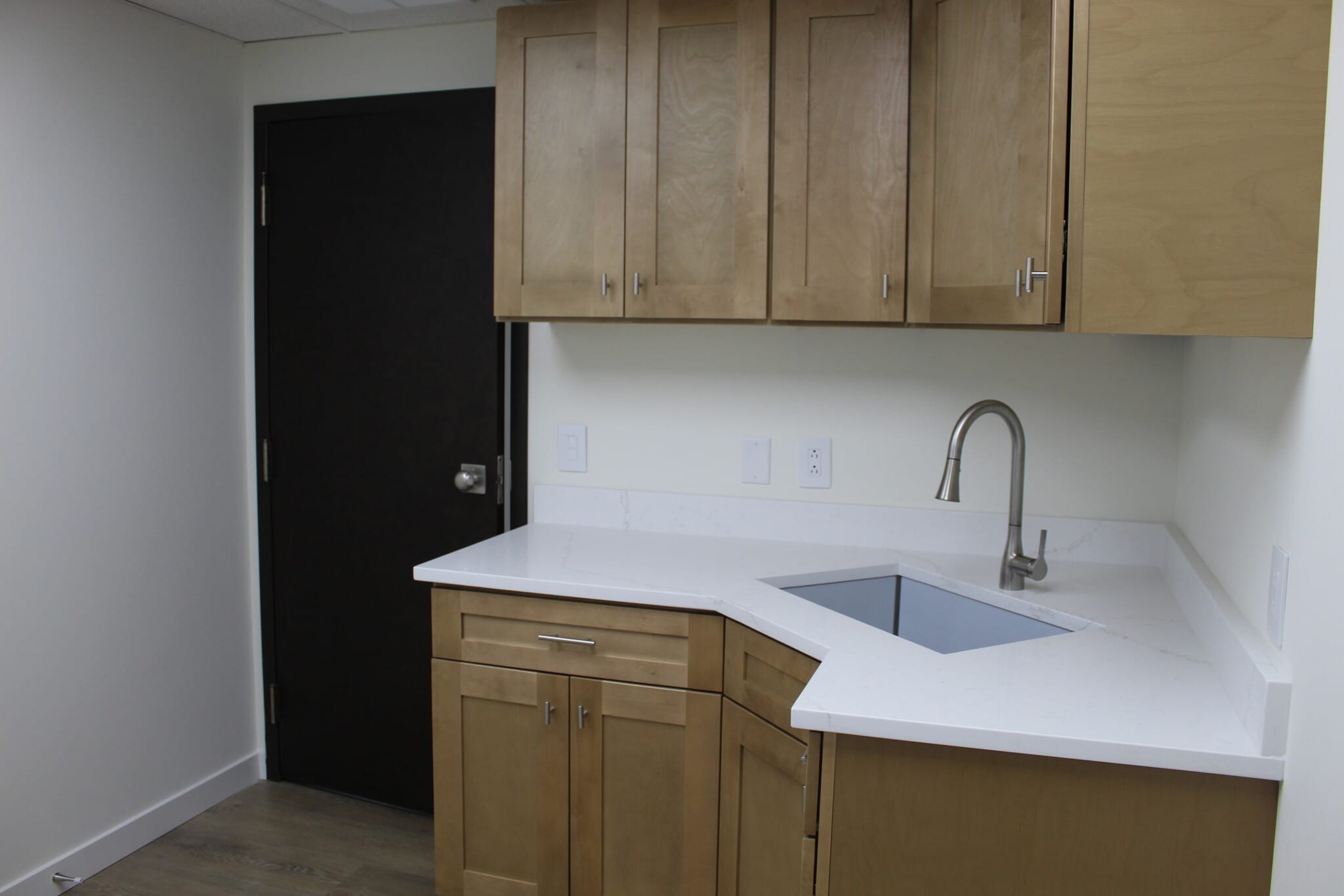 300 N Hammes Ave, Joliet, IL for lease Interior Photo- Image 1 of 4