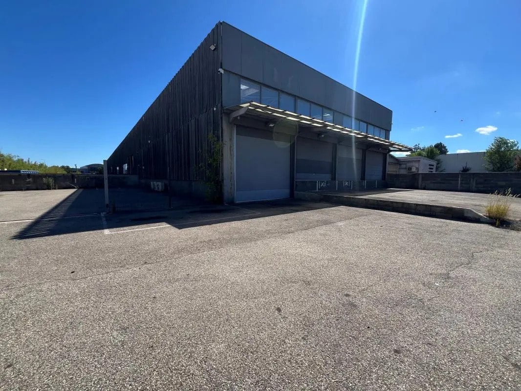 7 Rue Michel Jacquet, Saint-Priest for lease Building Photo- Image 1 of 8