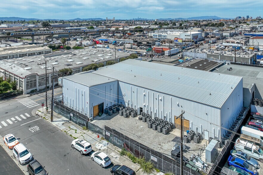 1217 48th Ave, Oakland, CA à vendre - Photo du bâtiment - Image 1 de 10