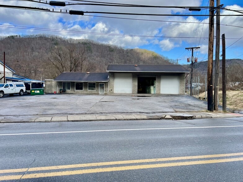 15095 Maccorkle Ave, Cabin Creek, WV for sale - Primary Photo - Image 1 of 14