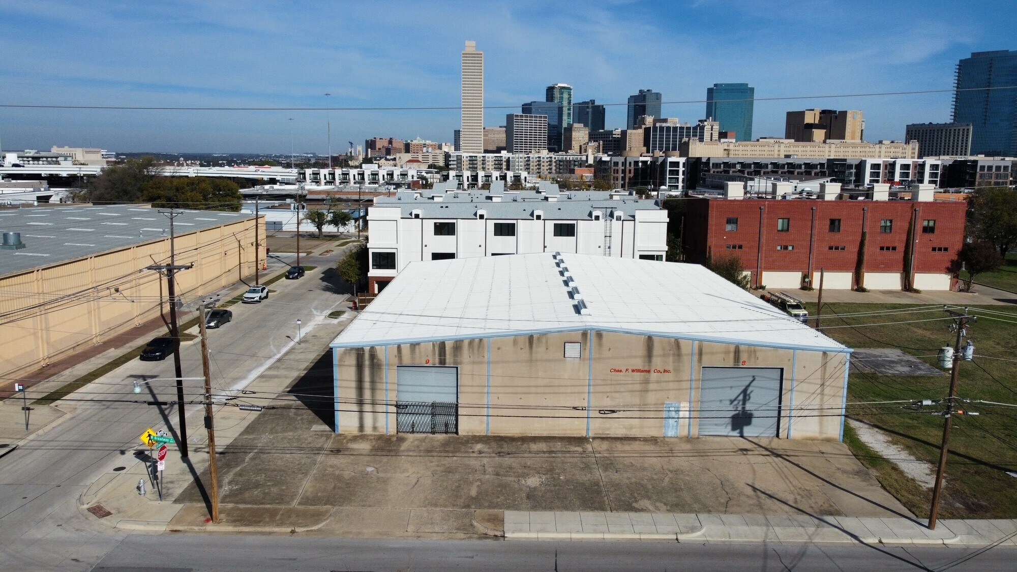 828 W Broadway Ave, Fort Worth, TX for lease Primary Photo- Image 1 of 7