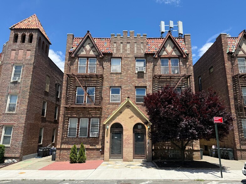 8161 Woodhaven Blvd, Glendale, NY à vendre - Photo du bâtiment - Image 3 de 25