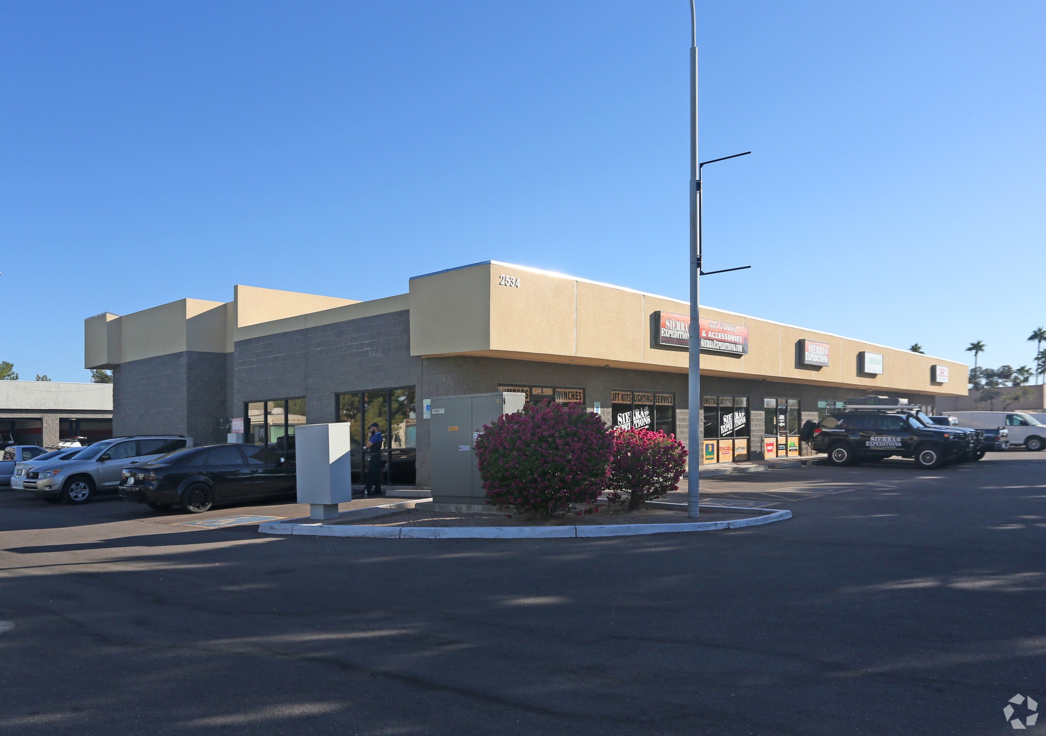 2534 W Broadway Rd, Mesa, AZ for lease Primary Photo- Image 1 of 13