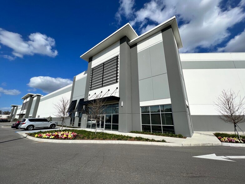 3905 Center Loop, Orlando, FL for lease - Building Photo - Image 2 of 35