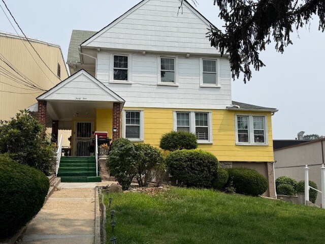 31 Cliff St, New Rochelle, NY à vendre - Photo du bâtiment - Image 1 de 8