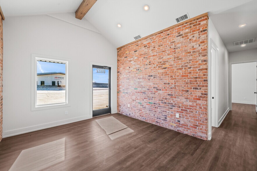 8922 County Road 6820, Lubbock, TX à louer - Photo du bâtiment - Image 3 de 35