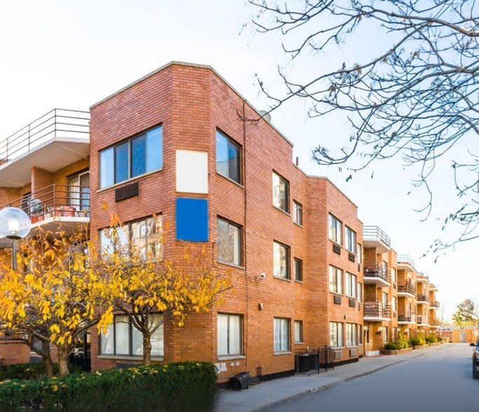 11940 Metropolitan Ave, Kew Gardens, NY for lease - Building Photo - Image 2 of 9