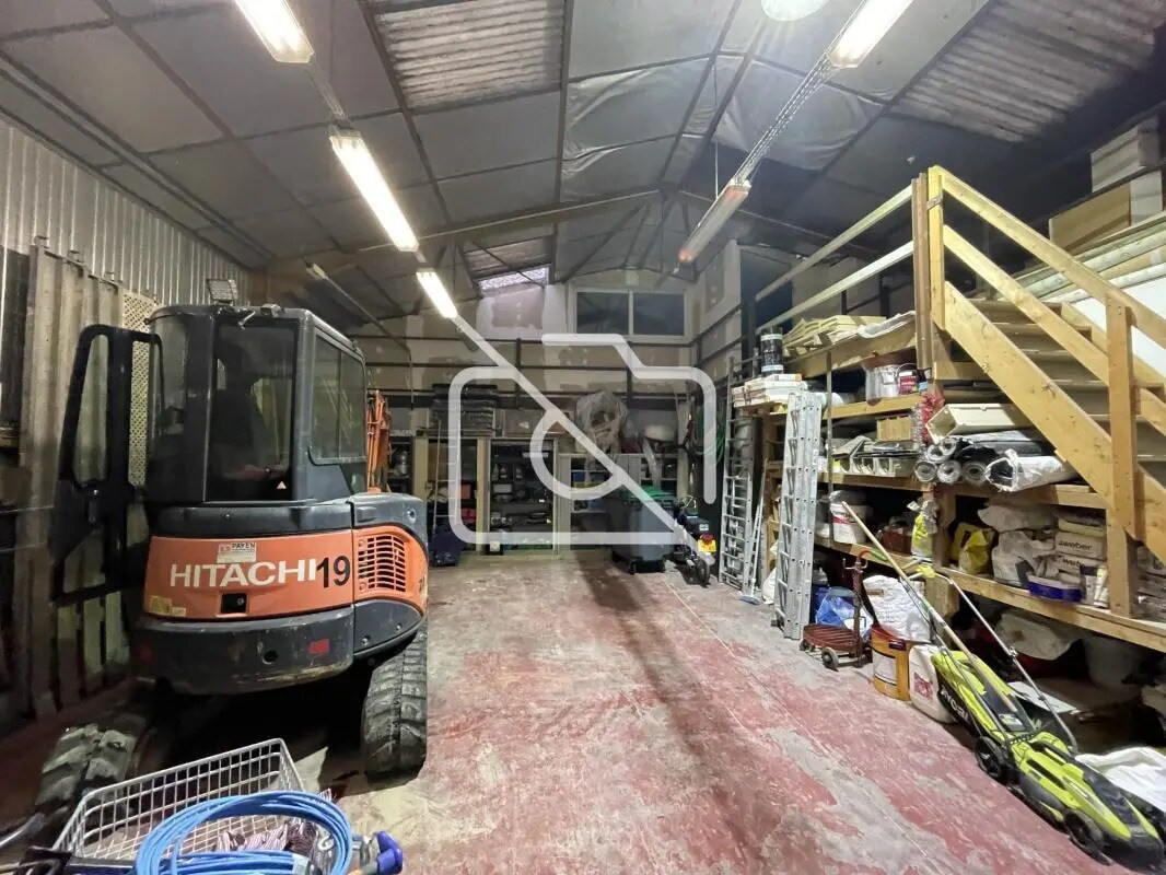 Flex in Crosne for lease Interior Photo- Image 1 of 5