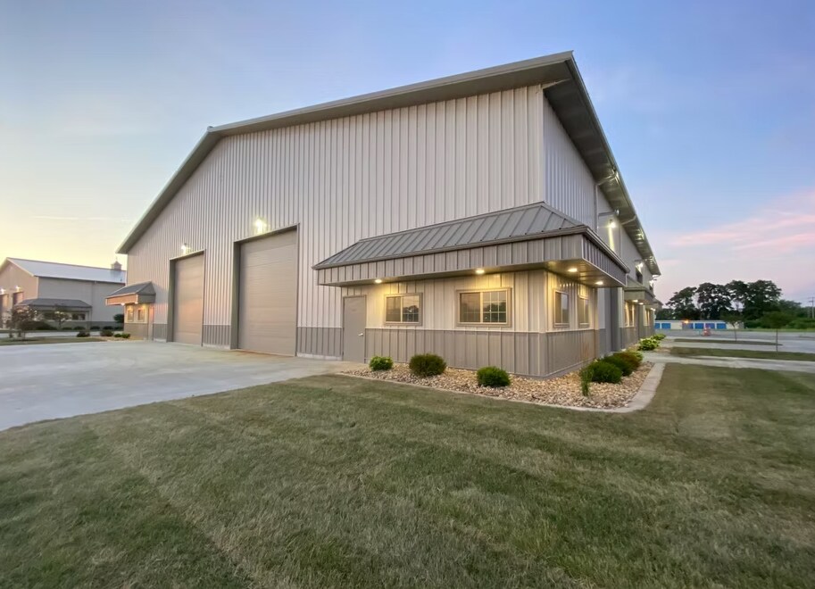 2101-2103 2nd Ave N, Silvis, IL for lease Building Photo- Image 1 of 6