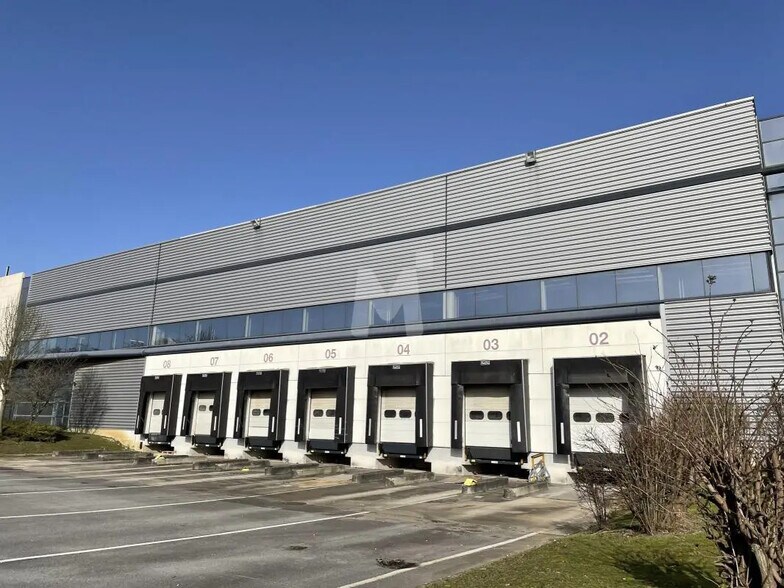 Industriel dans Lieusaint à louer - Photo du bâtiment - Image 2 de 2