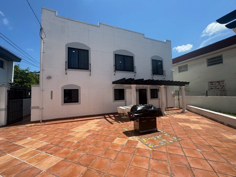 1234 SW 4th St, Miami, FL à vendre - Photo du bâtiment - Image 3 de 21