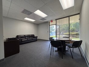826 Creighton Rd, Pensacola, FL for lease Lobby- Image 1 of 7