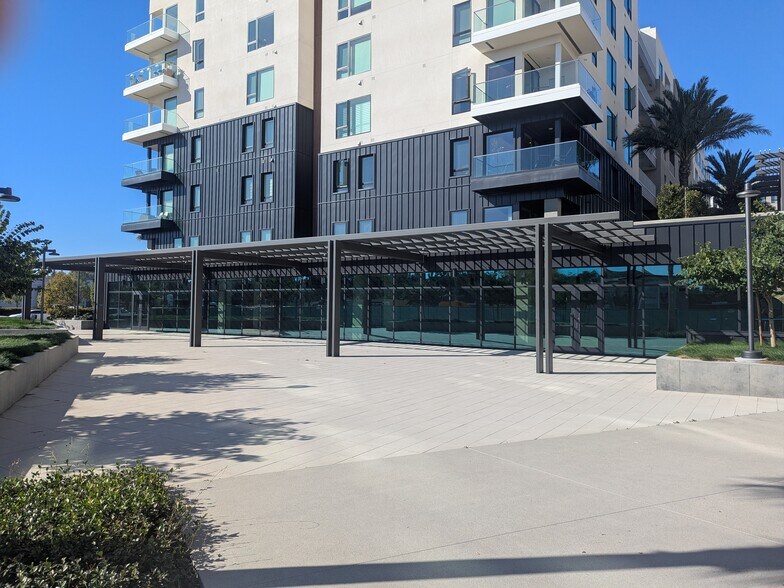 2103 Rivington, Irvine, CA à louer - Photo du bâtiment - Image 3 de 4