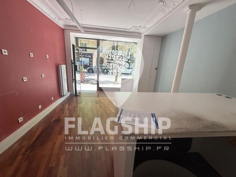 Retail in Paris for lease - Building Photo - Image 2 of 9
