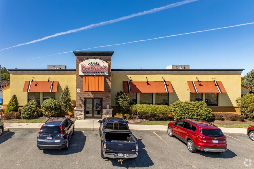 10 Plaza Way, Plymouth, MA à vendre - Photo du bâtiment - Image 3 de 5