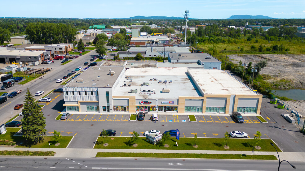 6450 Grande Allée, Saint-hubert, QC à louer - Photo du bâtiment - Image 2 de 7